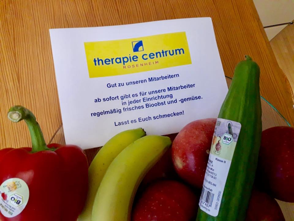 Bioobst und Biogemüse mit die Mitarbeiter